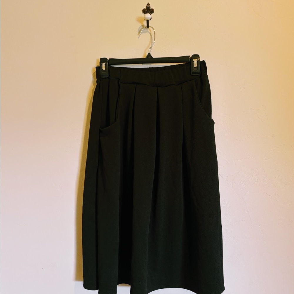 Elastic Waist Pleated Knee Length Pocket Skirt - Picture 2 of 4